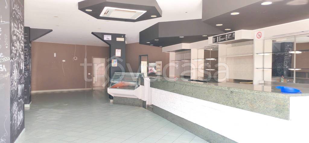 negozio in affitto a Tortona