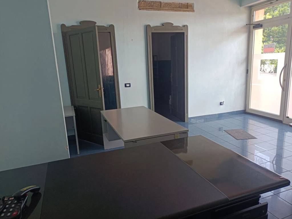 negozio in affitto a Tortona