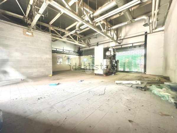 locale commerciale in affitto a Tortona