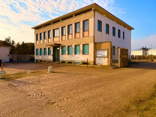 negozio in affitto a Tortona