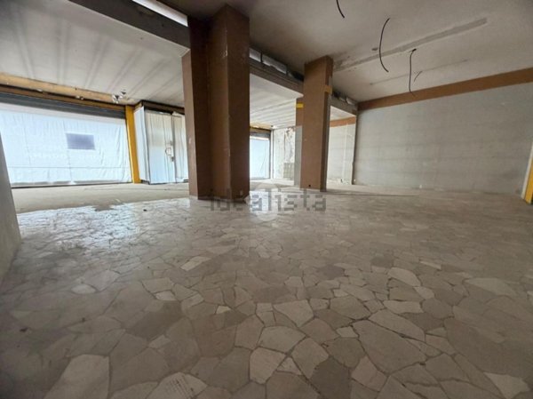 locale commerciale in affitto a Tortona