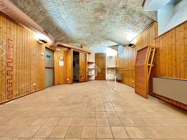 locale commerciale in affitto a Tortona in zona Centro Storico