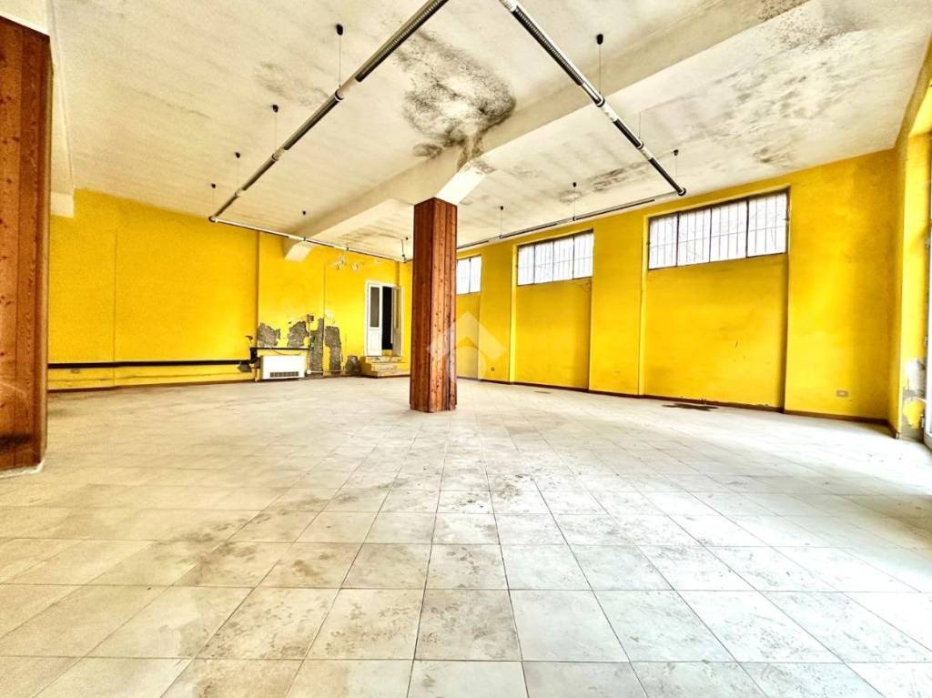 negozio in affitto a Tortona