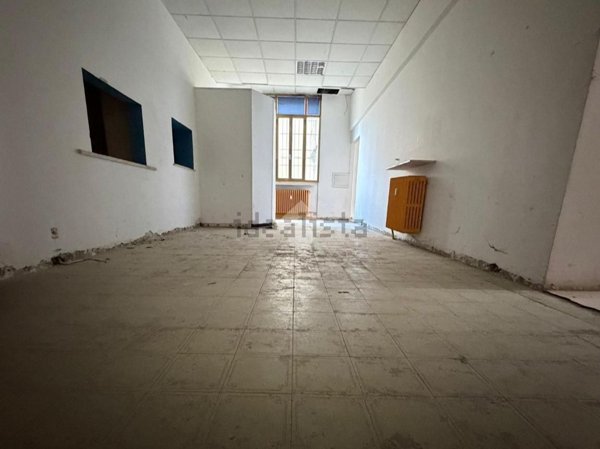 negozio in affitto a Tortona