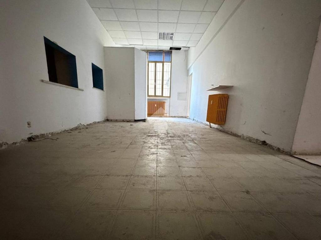 negozio in affitto a Tortona