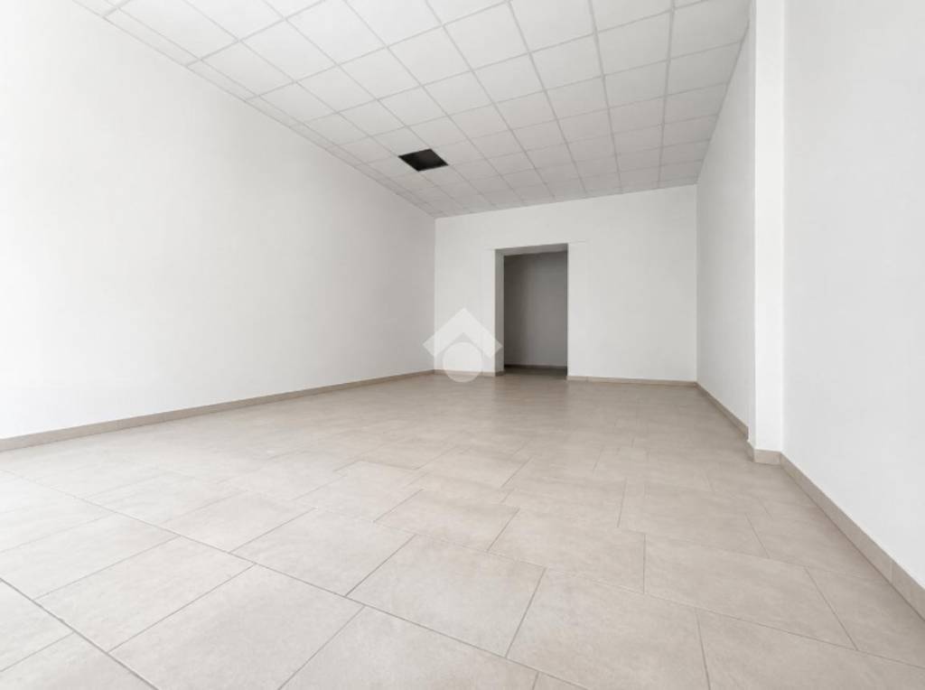 locale commerciale in affitto a Tortona