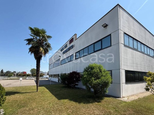 locale commerciale in affitto a Tortona