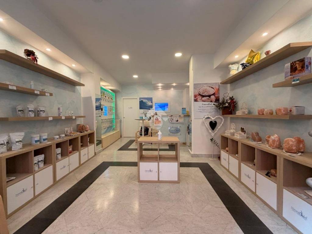 negozio in affitto a Tortona