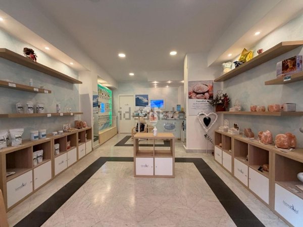 locale commerciale in affitto a Tortona