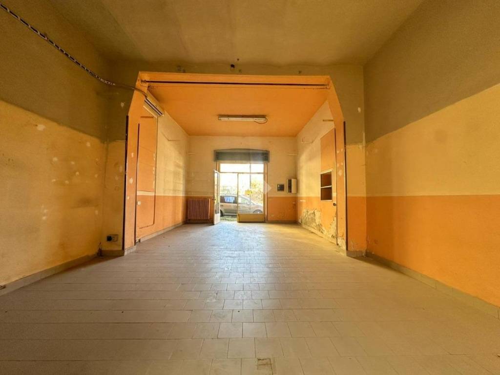 negozio in affitto a Tortona