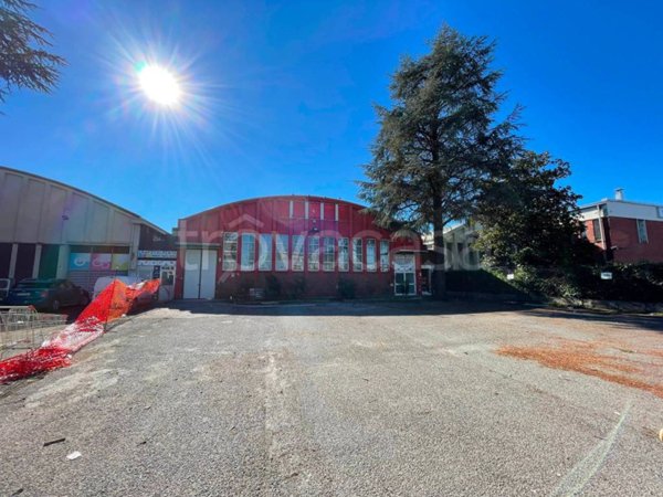 locale commerciale in affitto a Tortona