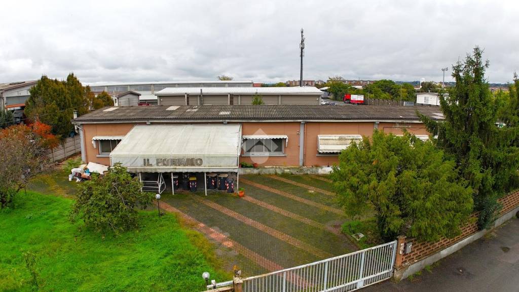 locale commerciale in affitto a Tortona