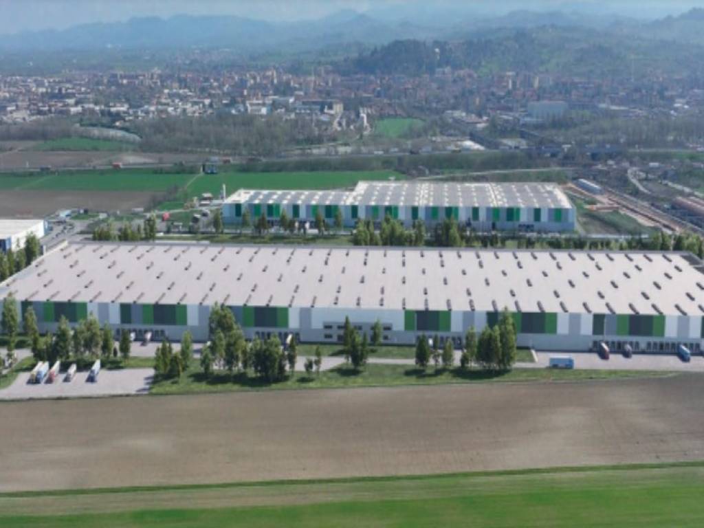 locale commerciale in affitto a Tortona
