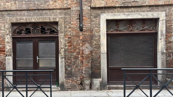 locale commerciale in affitto a Tortona
