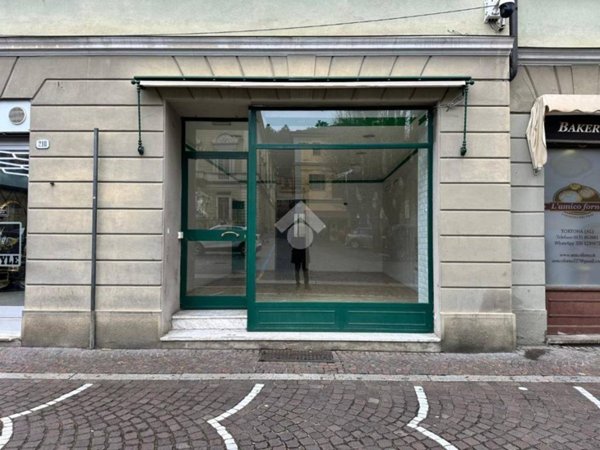 locale commerciale in affitto a Tortona