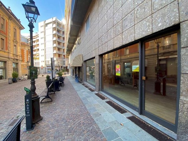 locale commerciale in affitto a Tortona
