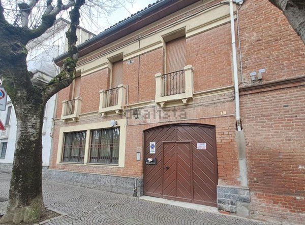 locale commerciale in affitto a Valenza