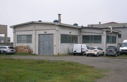 locale commerciale in affitto a Valenza