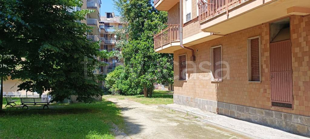 negozio in affitto a Valenza