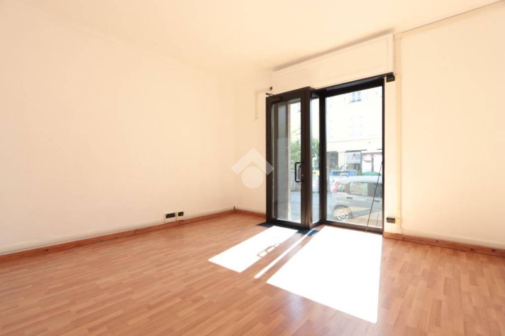 negozio in affitto a Valenza