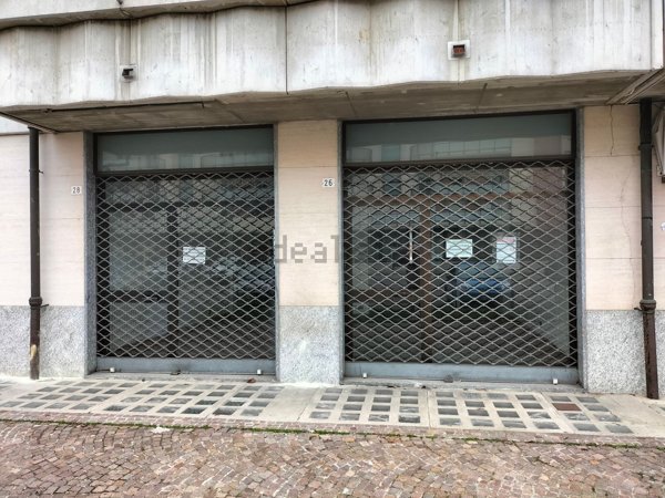locale commerciale in affitto a Valenza