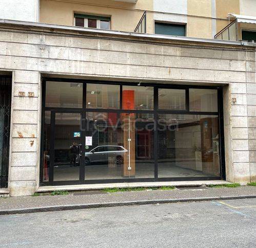 negozio in affitto a Valenza