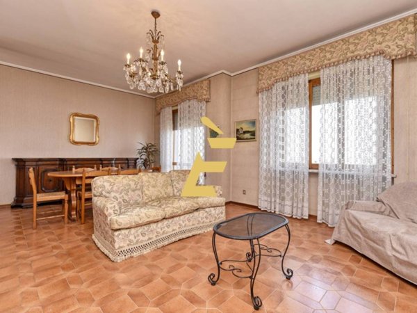 appartamento in affitto a Valenza