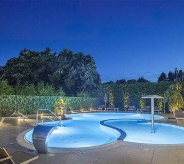 negozio in affitto a Bellaria-Igea Marina in zona Igea Marina