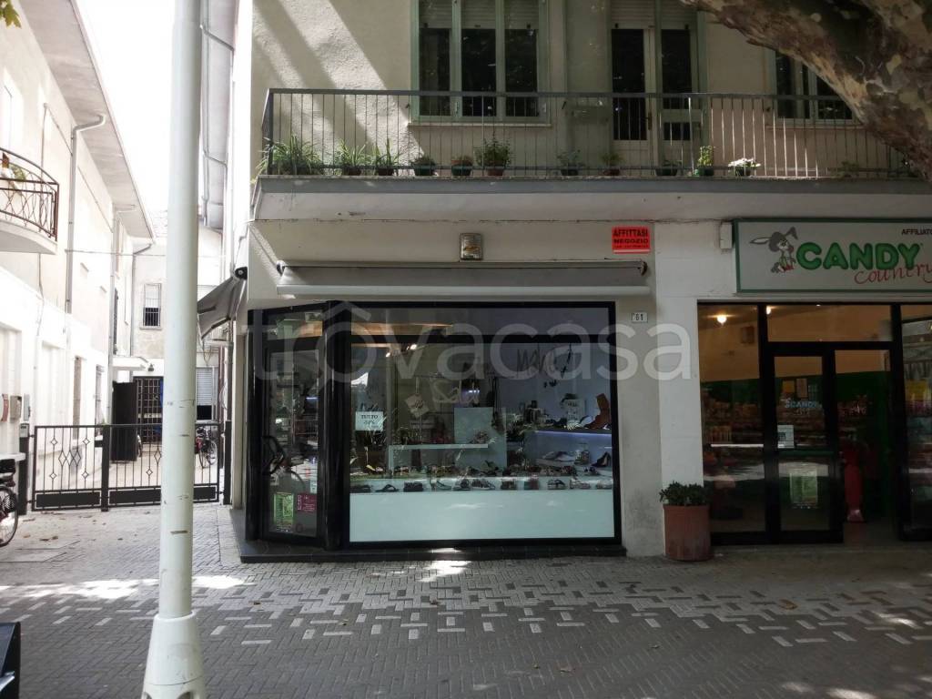 negozio in affitto a Bellaria-Igea Marina in zona Bellaria