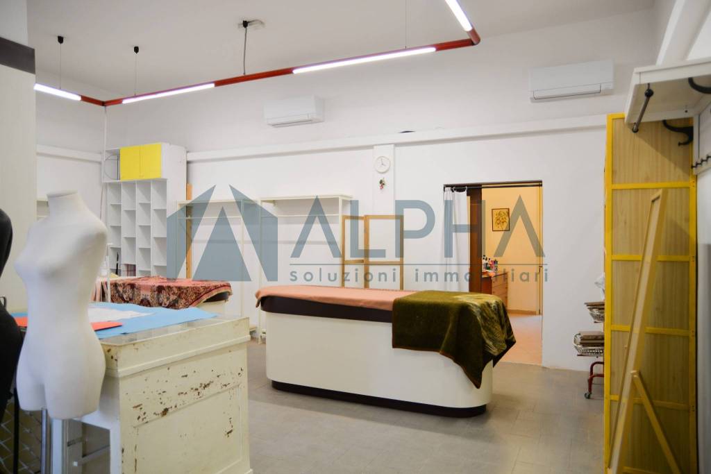 negozio in affitto a Bellaria-Igea Marina in zona Bellaria