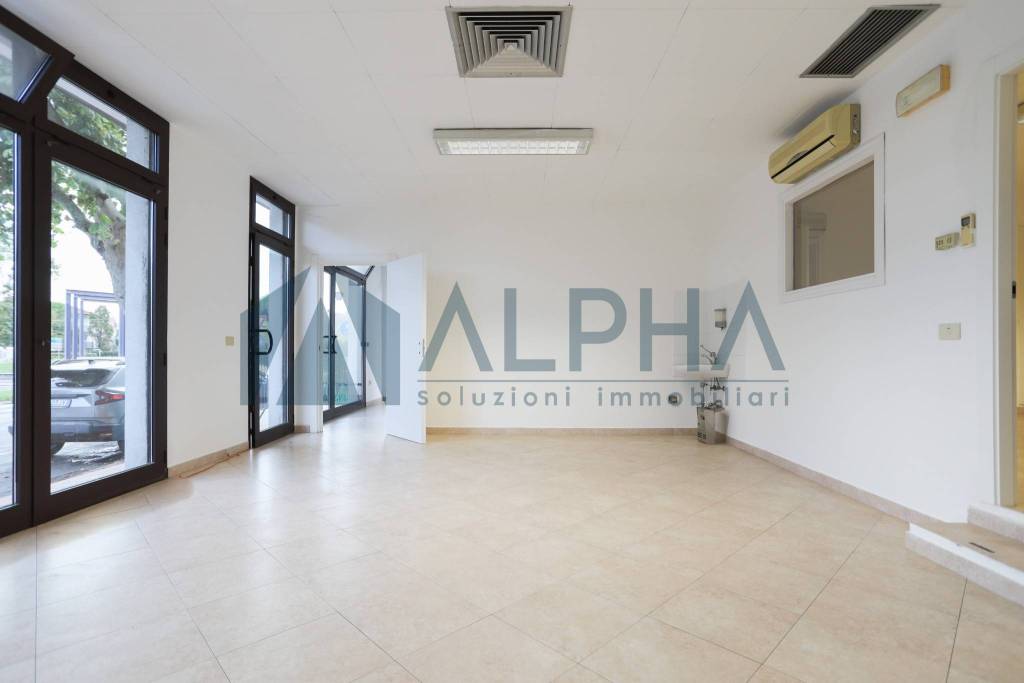 negozio in affitto a Bellaria-Igea Marina in zona Bellaria