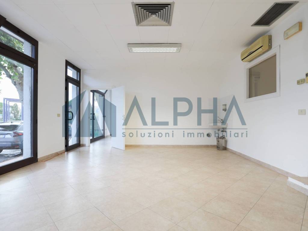 negozio in affitto a Bellaria-Igea Marina in zona Bellaria