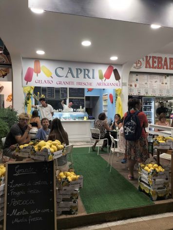 negozio in affitto a Bellaria-Igea Marina in zona Igea Marina