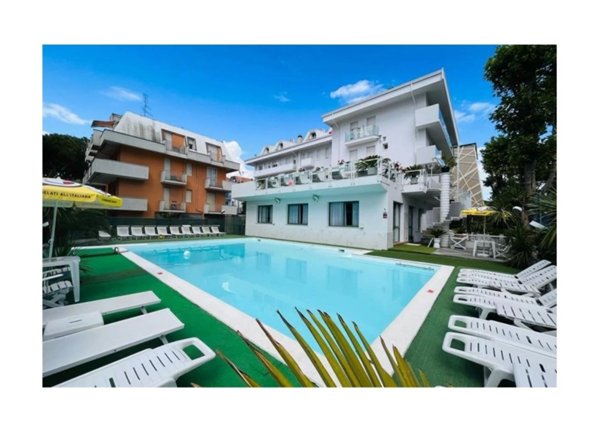 negozio in affitto a Bellaria-Igea Marina in zona Igea Marina