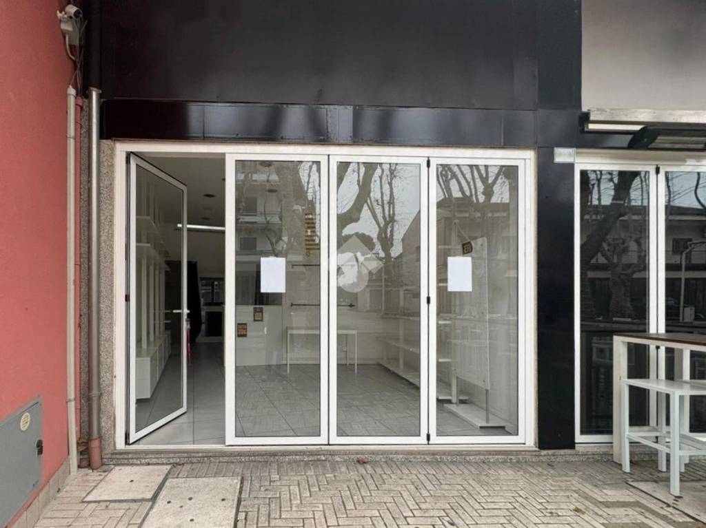 negozio in affitto a Bellaria-Igea Marina in zona Bellaria