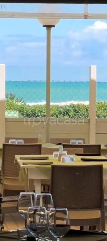 negozio in affitto a Bellaria-Igea Marina in zona Igea Marina