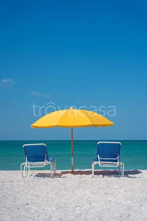 negozio in affitto a Bellaria-Igea Marina in zona Igea Marina