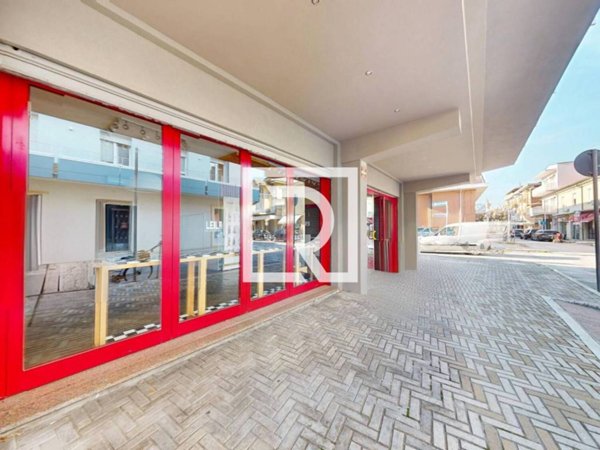 negozio in affitto a Bellaria-Igea Marina in zona Bellaria