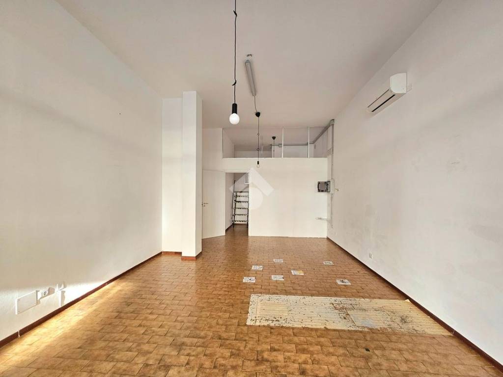 negozio in affitto a Bellaria-Igea Marina in zona Bellaria