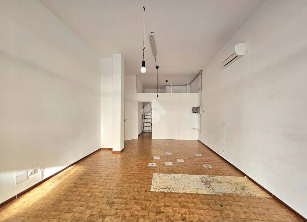 negozio in affitto a Bellaria-Igea Marina in zona Igea Marina