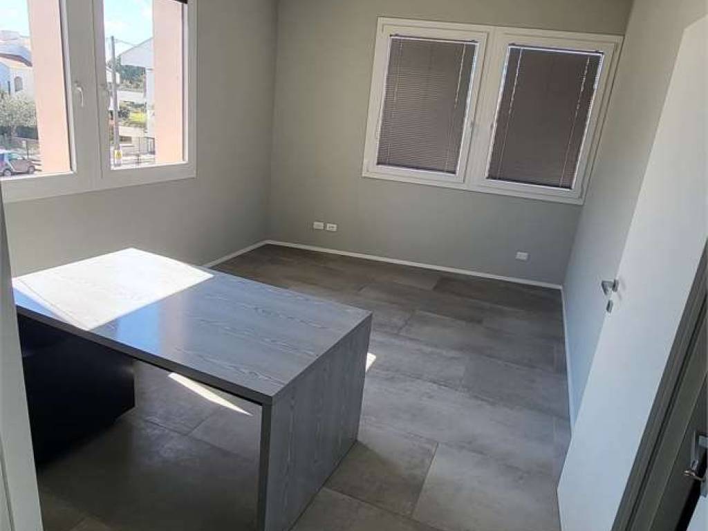 ufficio in affitto a Cattolica