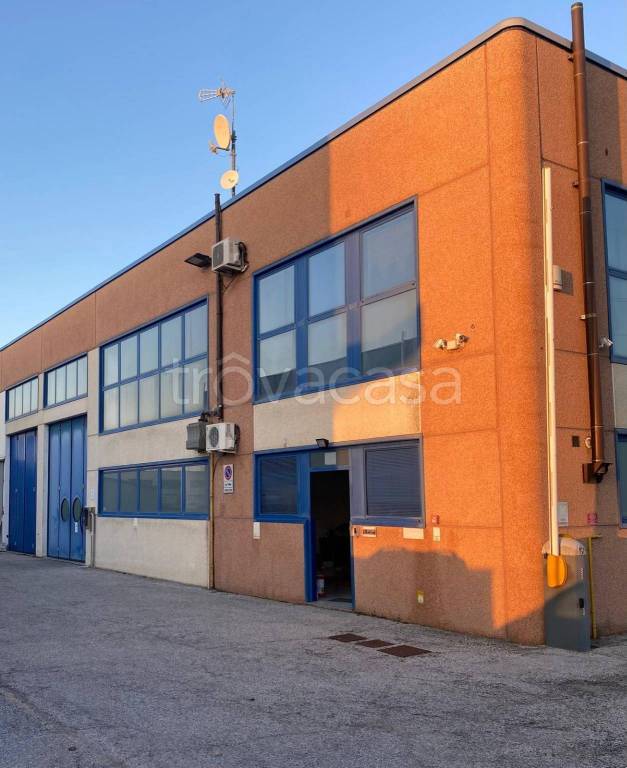 locale commerciale in affitto a Cattolica