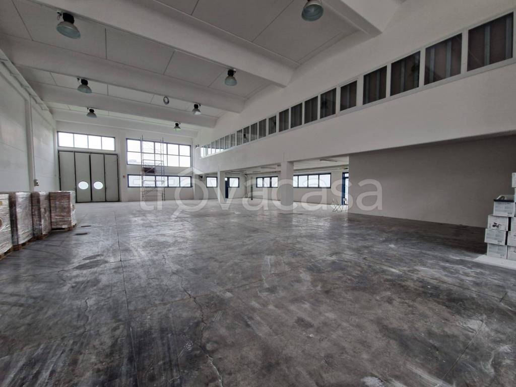 capannone in affitto a Cattolica