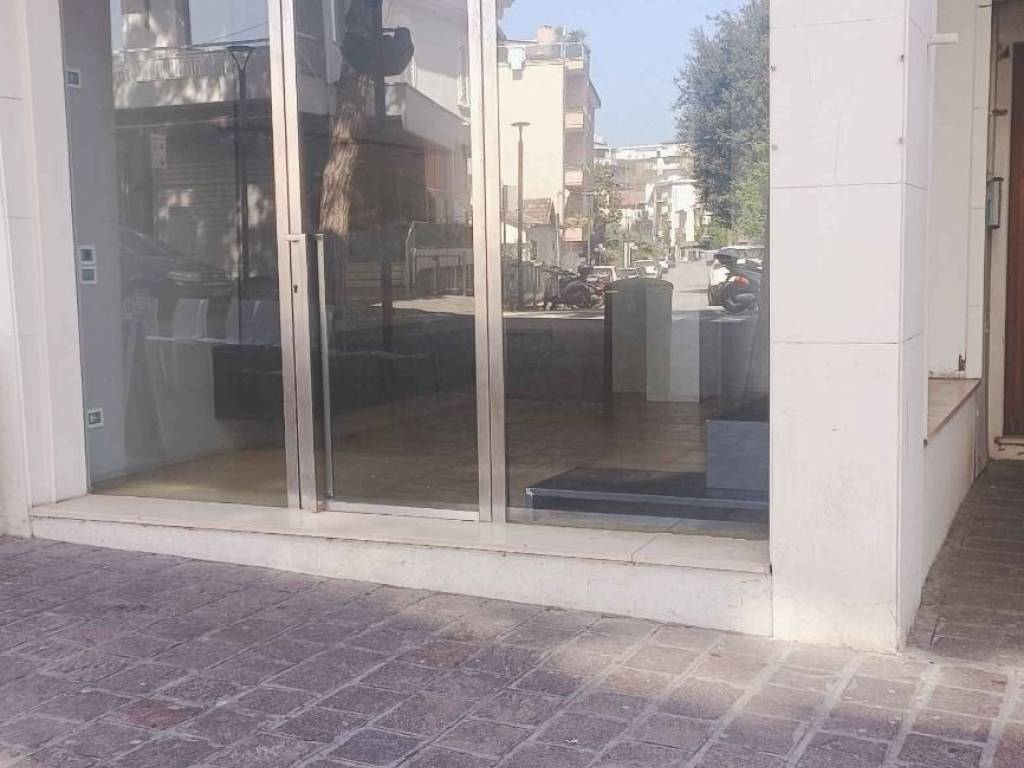 negozio in affitto a Cattolica