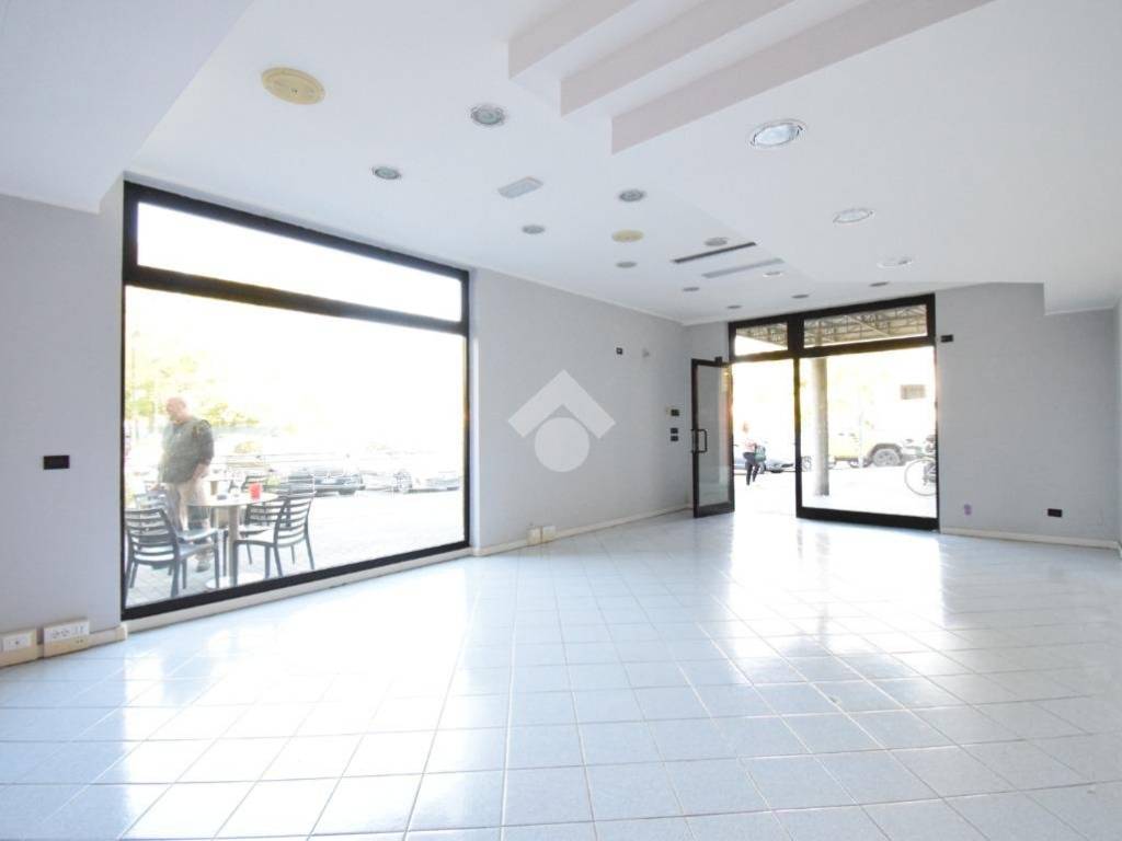 negozio in affitto a Coriano in zona Ospedaletto