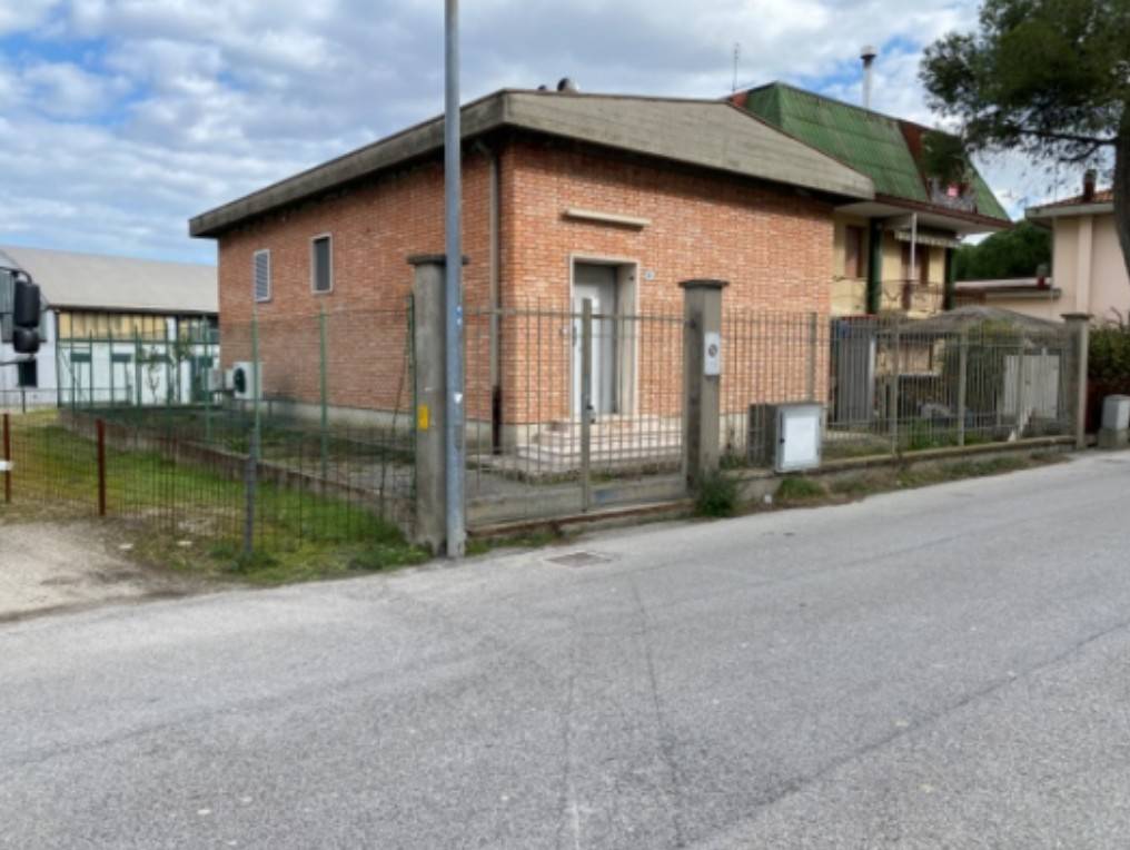 locale commerciale in affitto a Coriano in zona Cerasolo