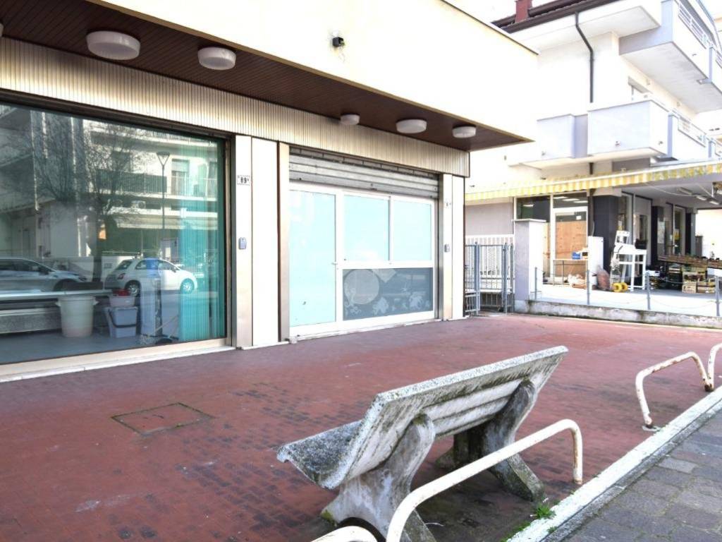 negozio in affitto a Misano Adriatico