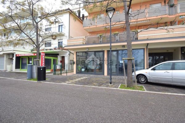 locale commerciale in affitto a Misano Adriatico