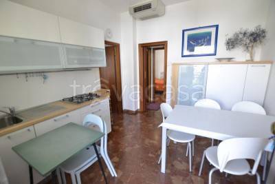 appartamento in affitto a Riccione in zona Alba
