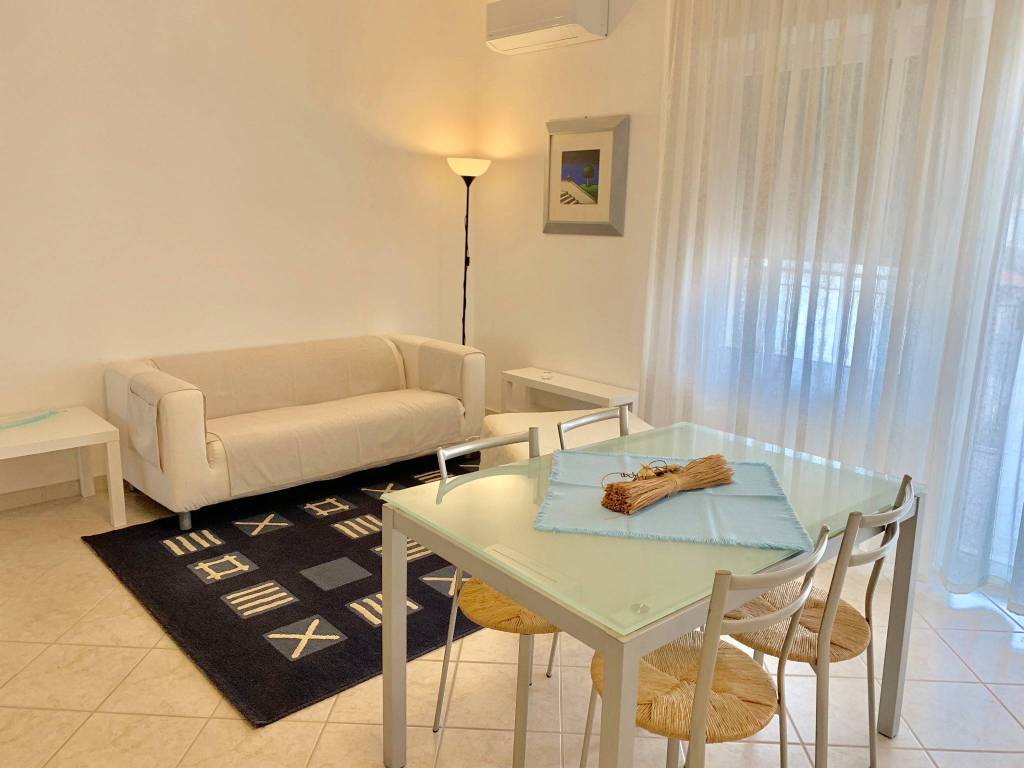 appartamento in affitto a Riccione in zona Alba